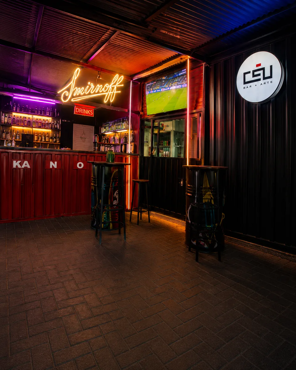 Salão amplo do Céu Bar + Arte para reservas e eventos