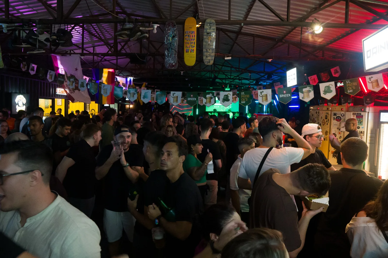 Público em noite de evento no Céu Bar + Arte